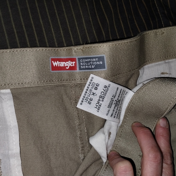 🦃Mens Wrangler khaki size 38x32 - Picture 2 of 3